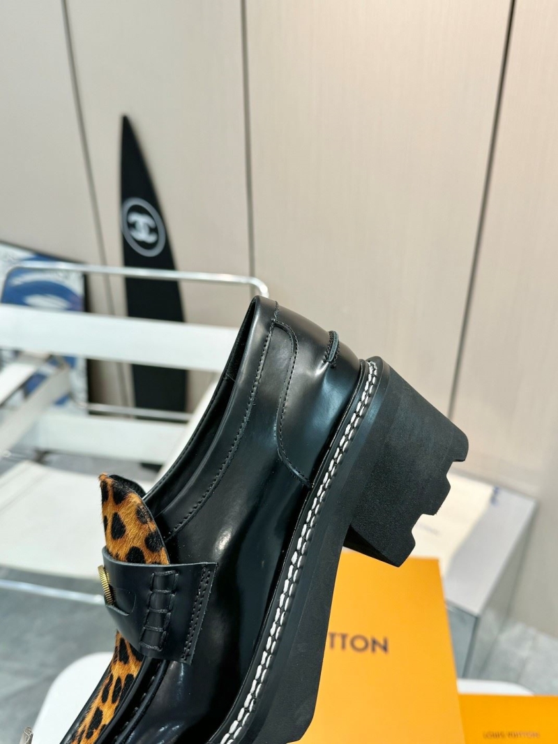 l0vis Vvtt0n loafers